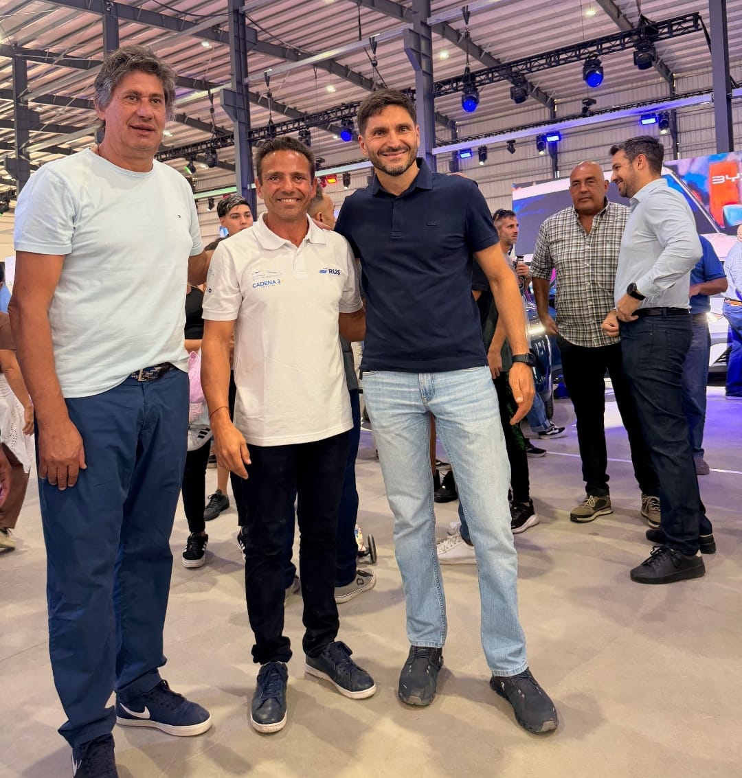 Santacroce recibió al gobernador Pullaro en El Salón del Automóvil